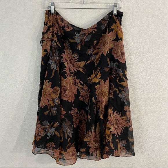NWT Vintage Lauren Ralph Lauren 100% Silk Floral Print Midi Skirt Womens 14 Y2K. - Picture 2 of 10